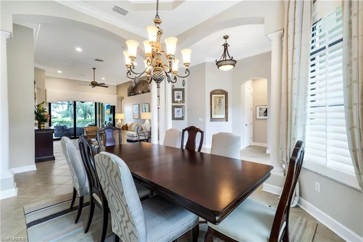 8706  Mustang Island  CIR, Naples, FL 34113