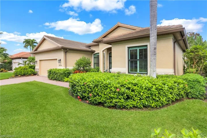 8706  Mustang Island  CIR, Naples, FL 34113