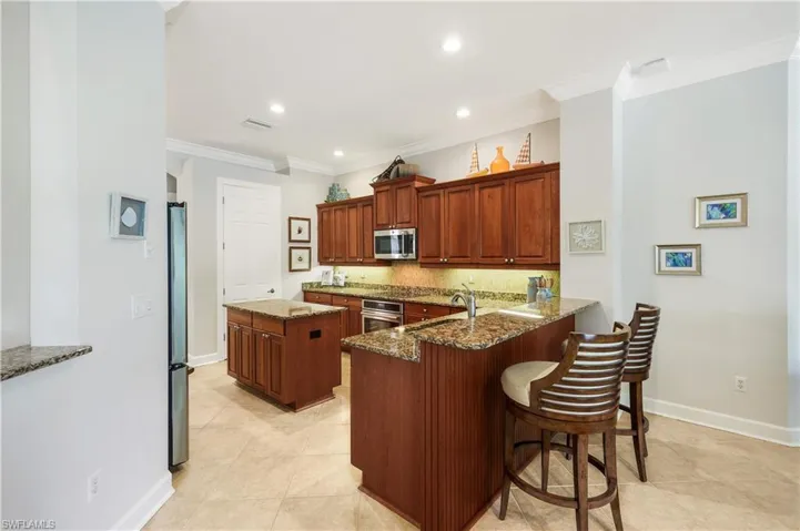 8706  Mustang Island  CIR, Naples, FL 34113