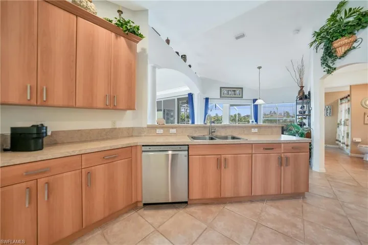 2517 SW 2nd  TER, Cape Coral, FL 33991