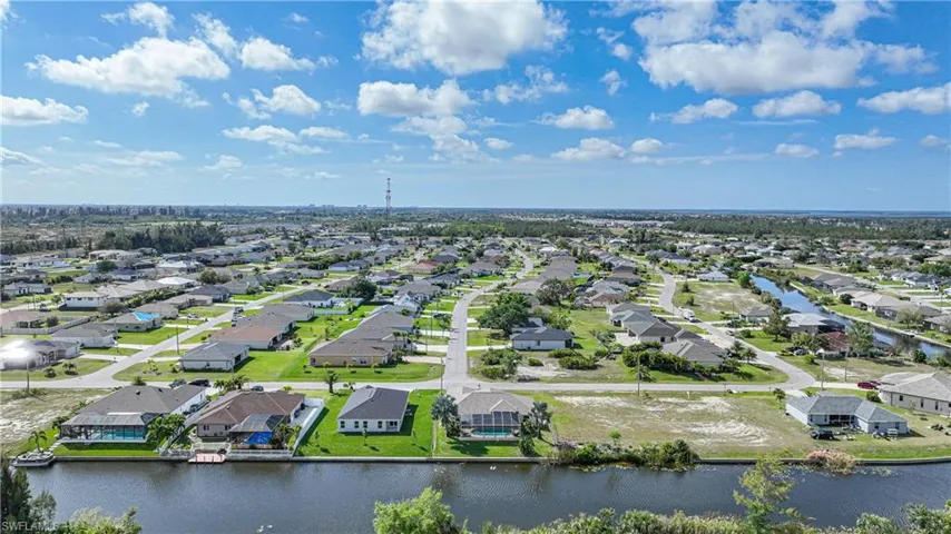 2517 SW 2nd  TER, Cape Coral, FL 33991
