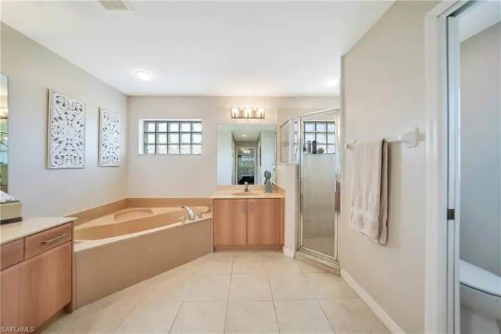2517 SW 2nd  TER, Cape Coral, FL 33991