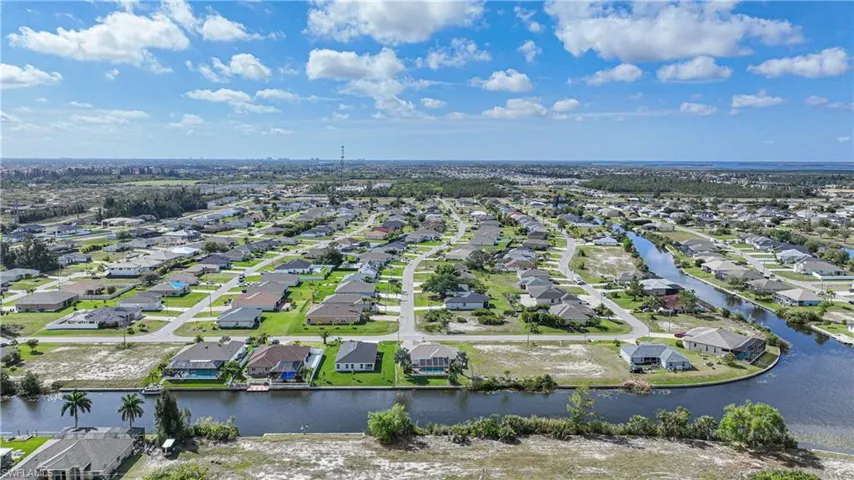 2517 SW 2nd  TER, Cape Coral, FL 33991