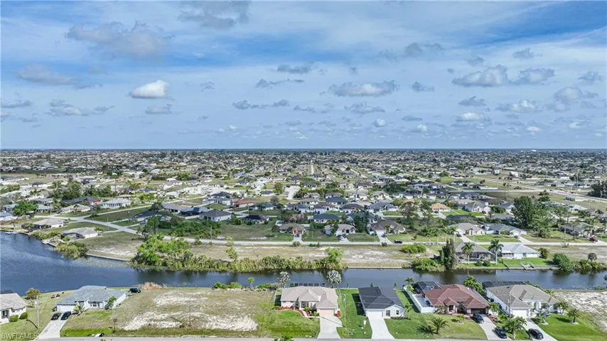 2517 SW 2nd  TER, Cape Coral, FL 33991