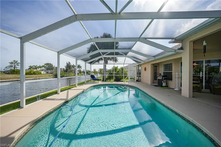 2517 SW 2nd  TER, Cape Coral, FL 33991