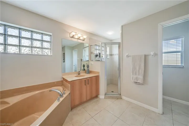 2517 SW 2nd  TER, Cape Coral, FL 33991