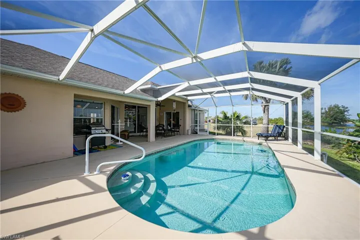 2517 SW 2nd  TER, Cape Coral, FL 33991