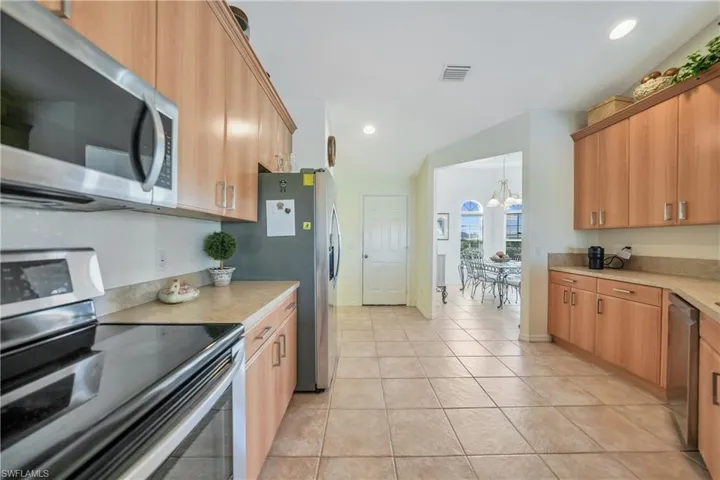 2517 SW 2nd  TER, Cape Coral, FL 33991