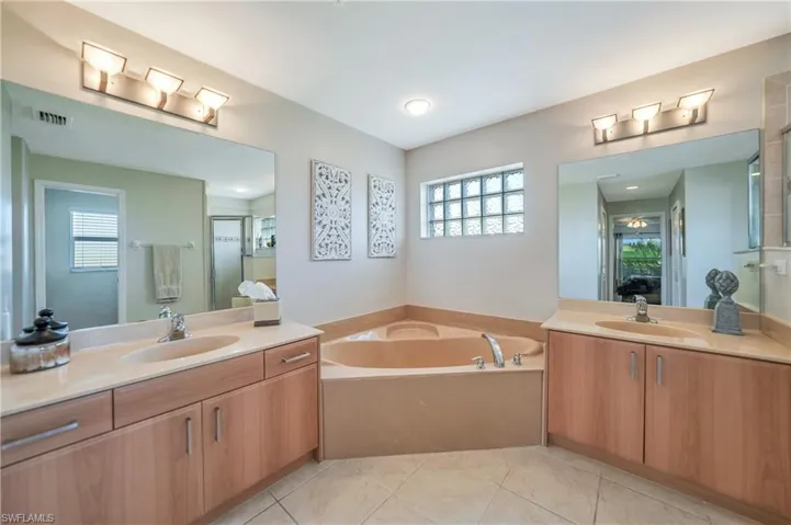 2517 SW 2nd  TER, Cape Coral, FL 33991
