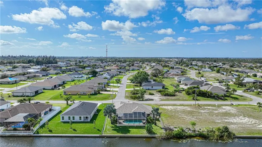2517 SW 2nd  TER, Cape Coral, FL 33991