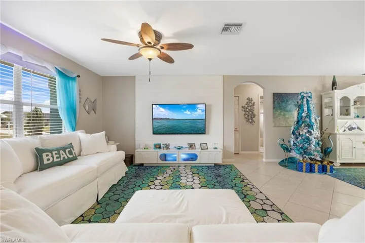 606 SE 28th  TER, Cape Coral, FL 33904
