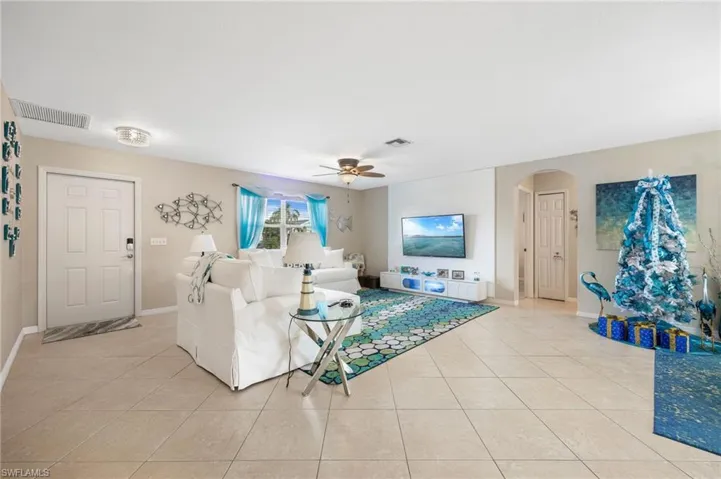 606 SE 28th  TER, Cape Coral, FL 33904