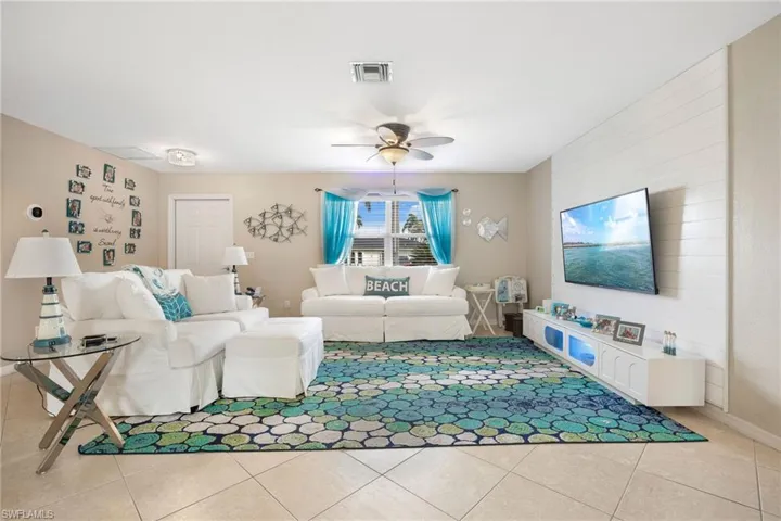 606 SE 28th  TER, Cape Coral, FL 33904