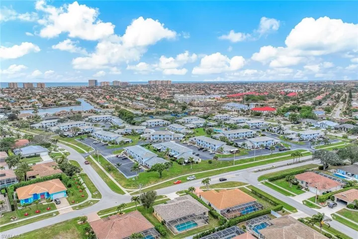 Birds eye view of property