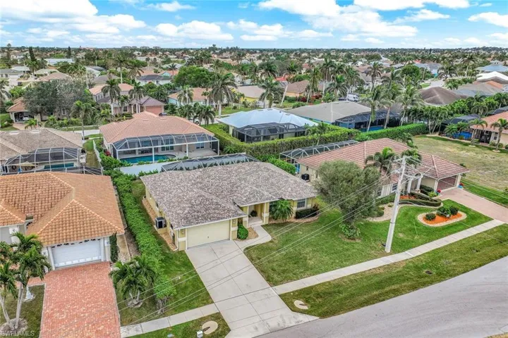 Birds eye view of property