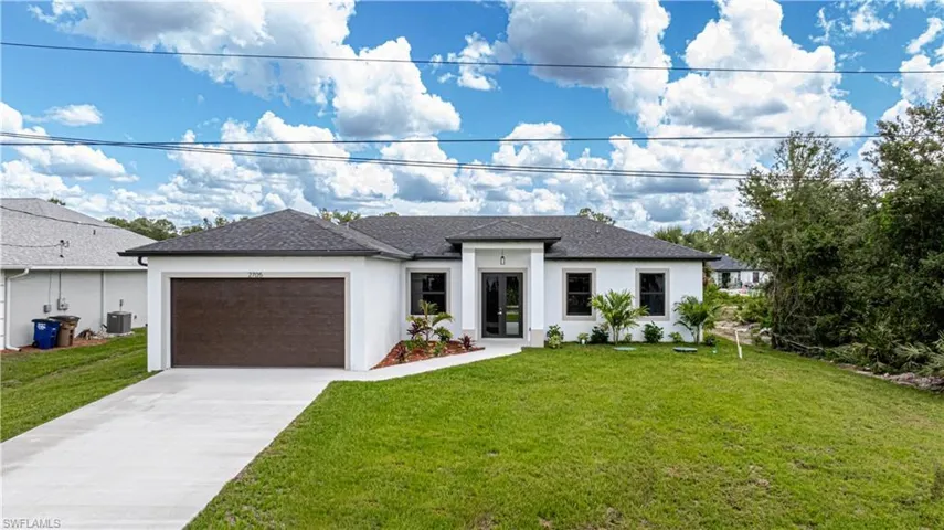 2705 Darlene Pl, Lehigh Acres, Florida 33971