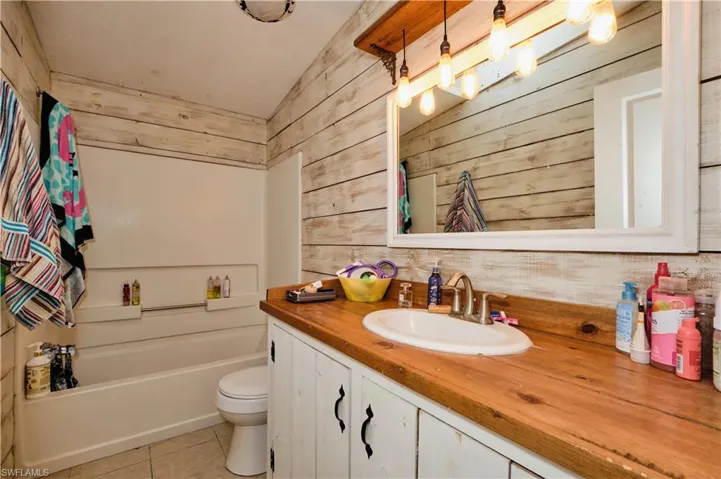16820 Banyon Dr, Fort Myers, Florida 33908