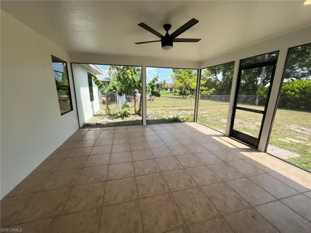 OVERSIZE OUTDOOR LIVING AREA