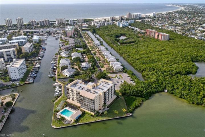 400  Lenell  RD, Fort Myers Beach, FL 33931
