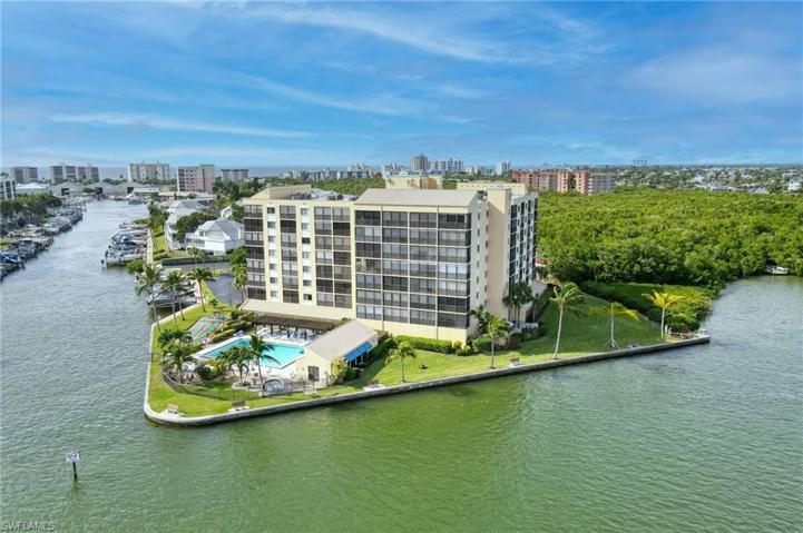 400  Lenell  RD, Fort Myers Beach, FL 33931