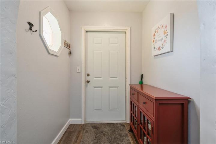 ENTRY WITH IMPACT FRONT DOOR