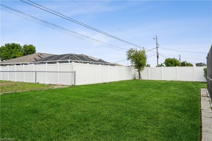 SIDE YARD