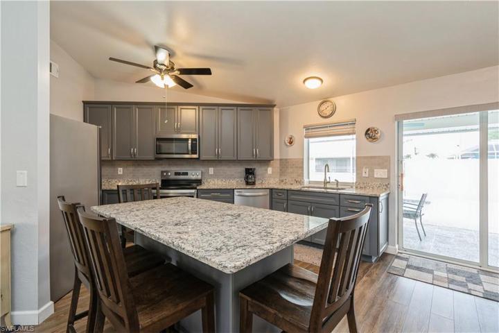 715 SW 36th ST, CAPE CORAL FL 33914