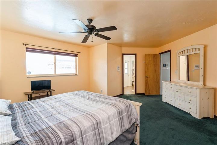 715 SW 36th ST, CAPE CORAL FL 33914