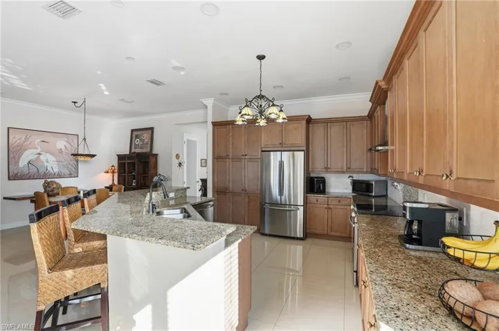 13843  Luna  DR, Naples, FL 34109