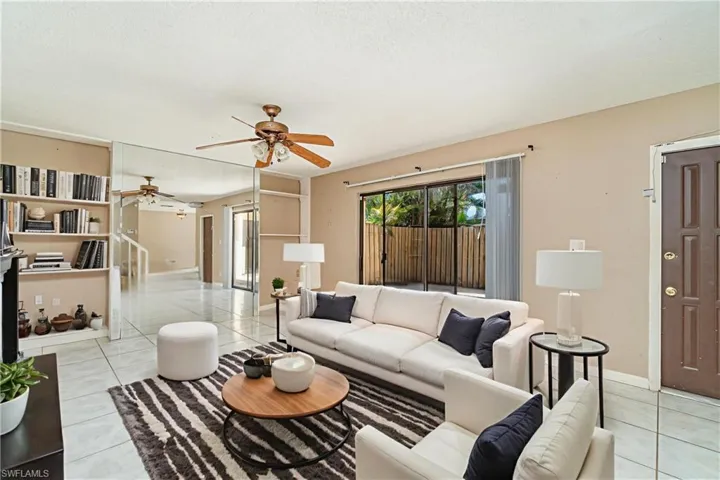 living room - Virtually staged