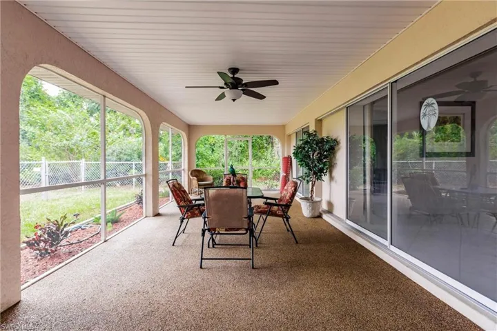 Sunroom / solarium with ceiling fan