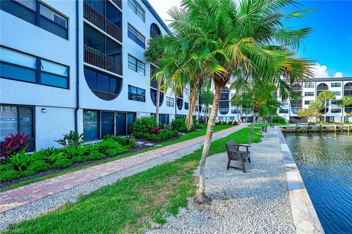 Surrounding community with a yard