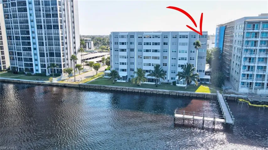 Corner Penthouse, overlooking Caloosahatchee River & dock
