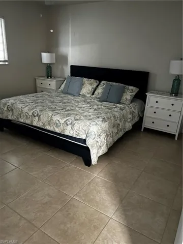 1427 Ne 8th Pl, Cape Coral, Florida 33909