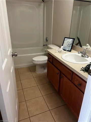 1427 Ne 8th Pl, Cape Coral, Florida 33909