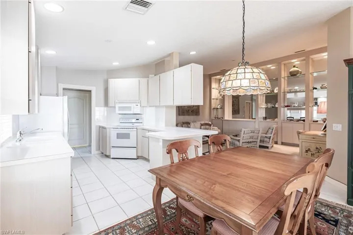 3671  El Segundo  CT, Naples, FL 34109