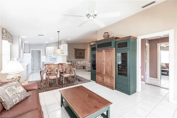 3671  El Segundo  CT, Naples, FL 34109