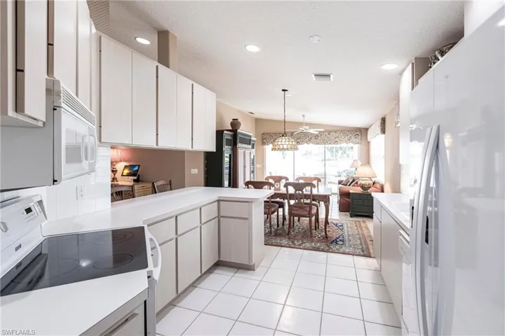 3671  El Segundo  CT, Naples, FL 34109