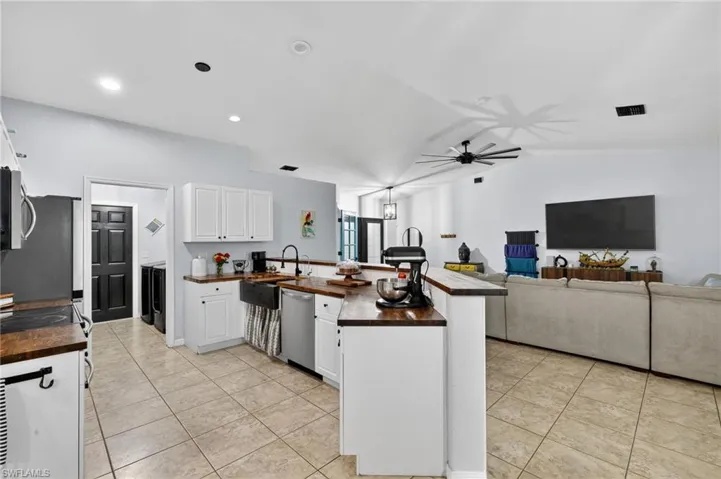 324 SW 7th  CT, Cape Coral, FL 33991