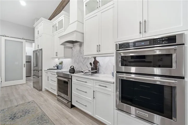 5737 Hidden Oaks Ln, Naples, Florida 34119