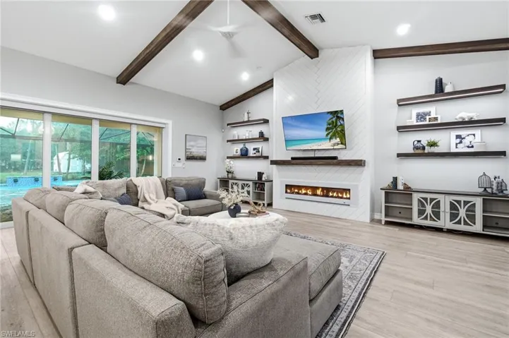 5737 Hidden Oaks Ln, Naples, Florida 34119