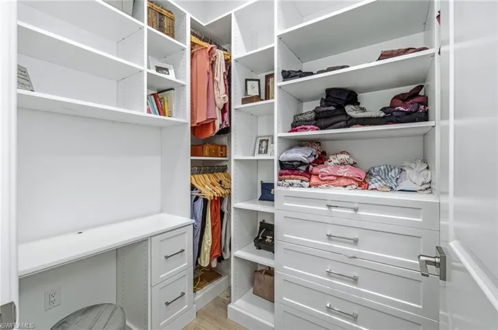 5737 Hidden Oaks Ln, Naples, Florida 34119