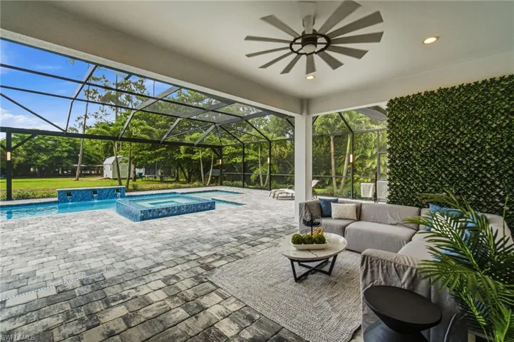 5737 Hidden Oaks Ln, Naples, Florida 34119