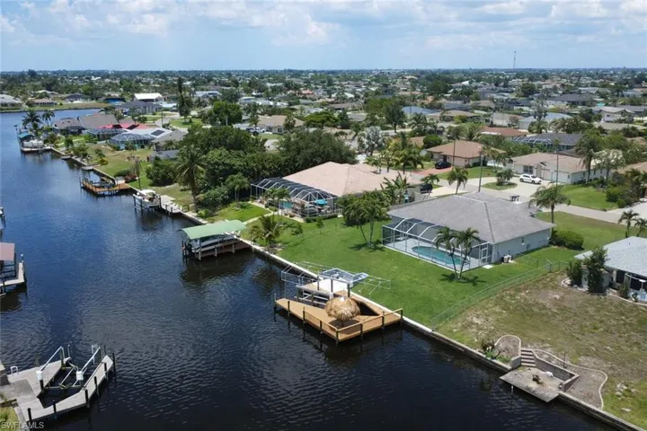 1118 Se 16th Ter, Cape Coral, Florida 33990