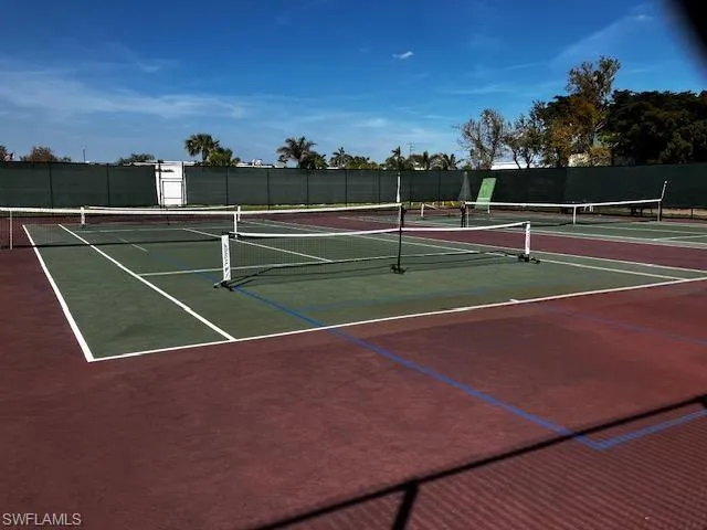 Tennis/pickleball courts