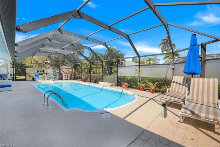 225 Pebble Beach CIR, NAPLES FL 34113