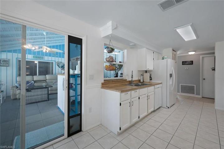 225 Pebble Beach CIR, NAPLES FL 34113