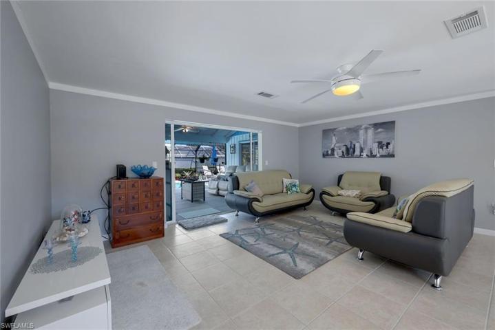 225 Pebble Beach CIR, NAPLES FL 34113