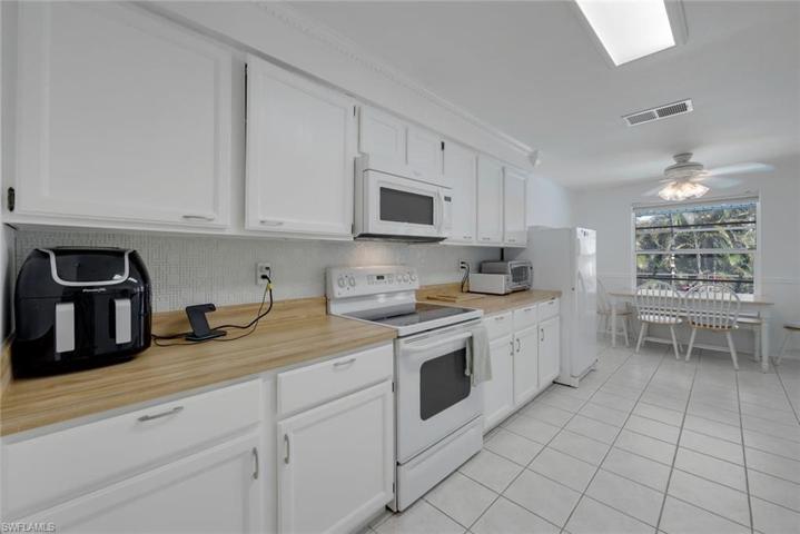 225 Pebble Beach CIR, NAPLES FL 34113