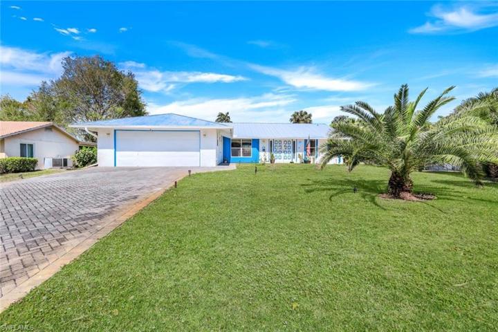 225 Pebble Beach CIR, NAPLES FL 34113